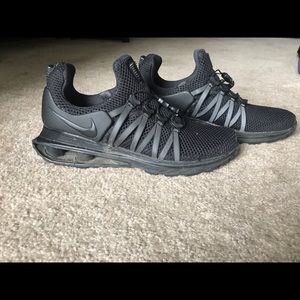 Nike shox gravity women’s size 8